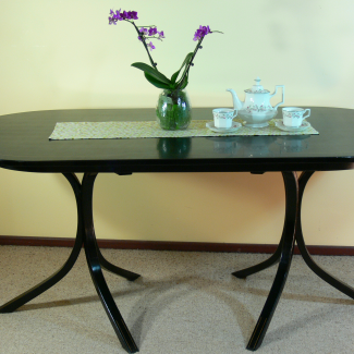 Photo of the dining-poker table in dining table mode